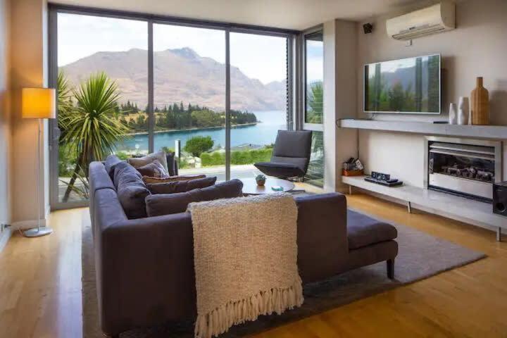 Stunning Lakeview 1 Bedroom Apartment Куийнстаун Екстериор снимка