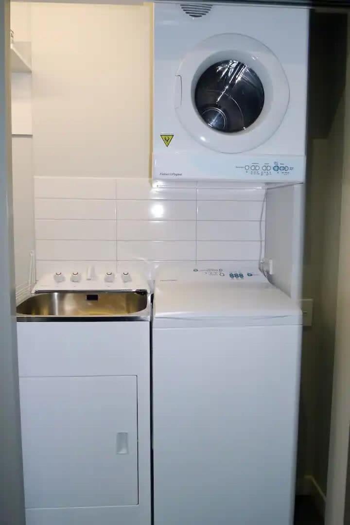 Stunning Lakeview 1 Bedroom Apartment Куийнстаун Екстериор снимка