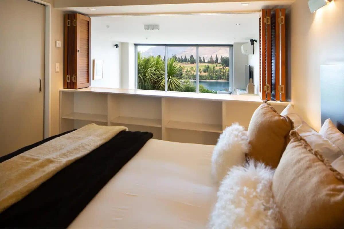 Stunning Lakeview 1 Bedroom Apartment Куийнстаун Екстериор снимка